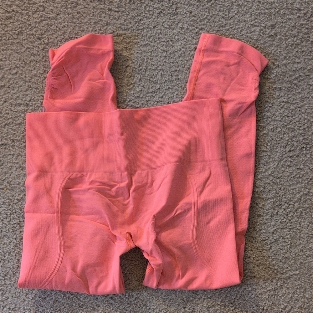 Lululemon Salmon Orange Cropped Leggings